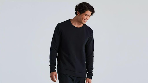 Gildan G180 – A Practical Crewneck Sweatshirt for Men